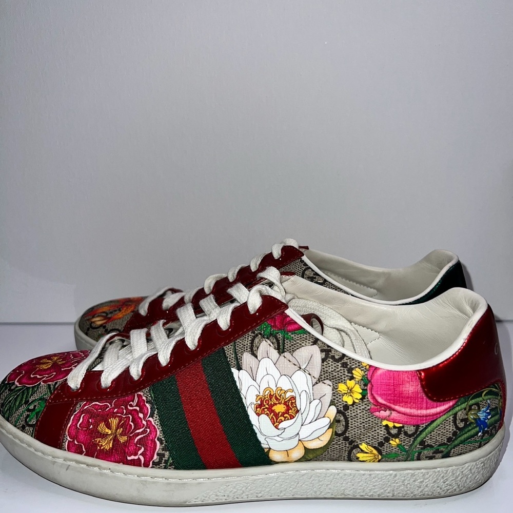 Gucci Ace GG Supreme Red and Green  Floral Print Sneakers - Picture 4 of 7